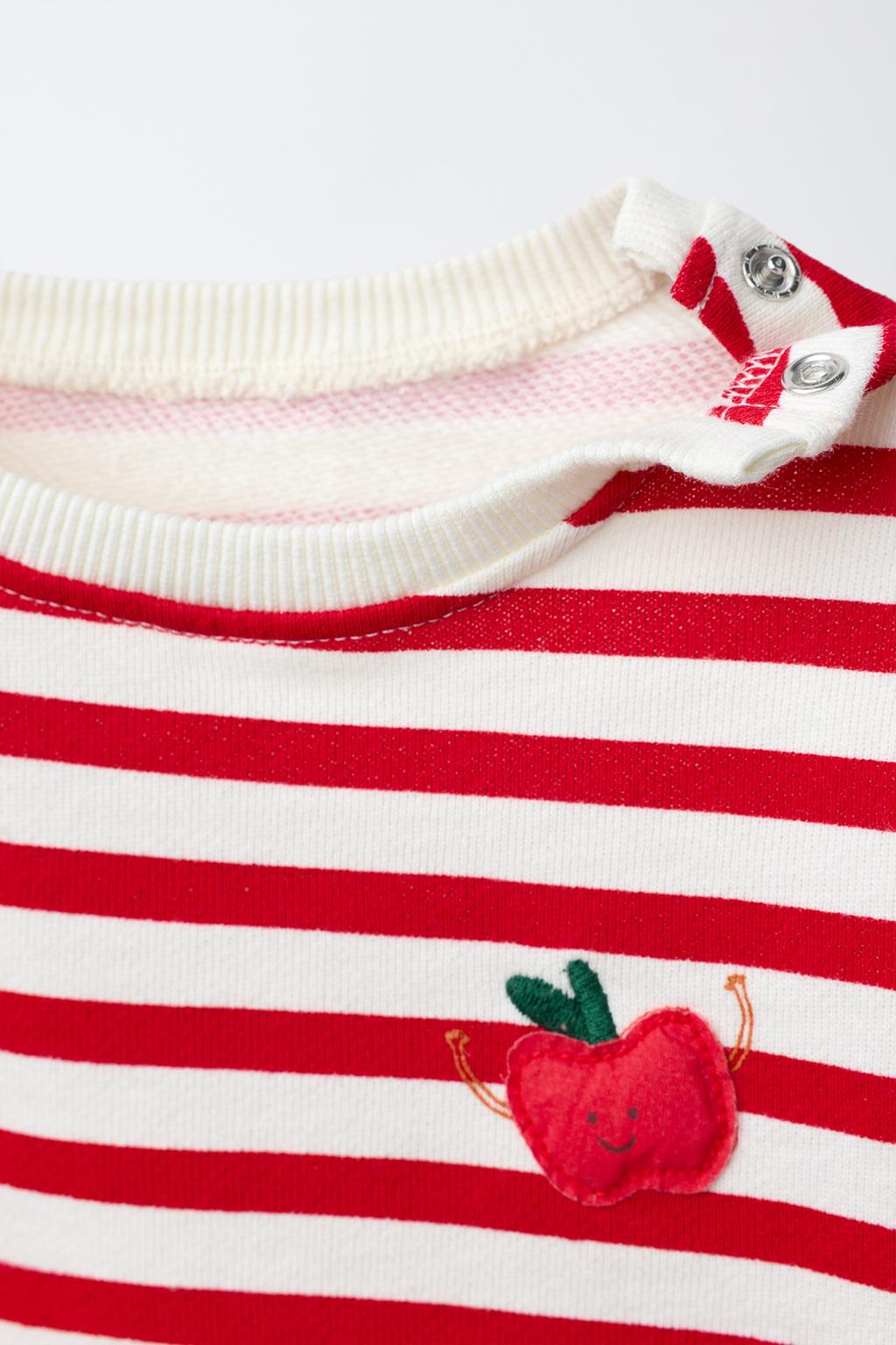 ТОЛСТОВКА В ПОЛОСКУ С АППЛИКАЦИЕЙ «ЯБЛОКО»