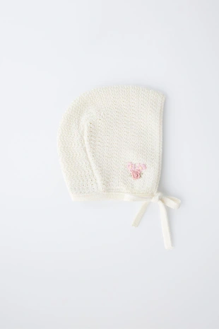 Чепчик с вышивкой цветка- Заказать в России