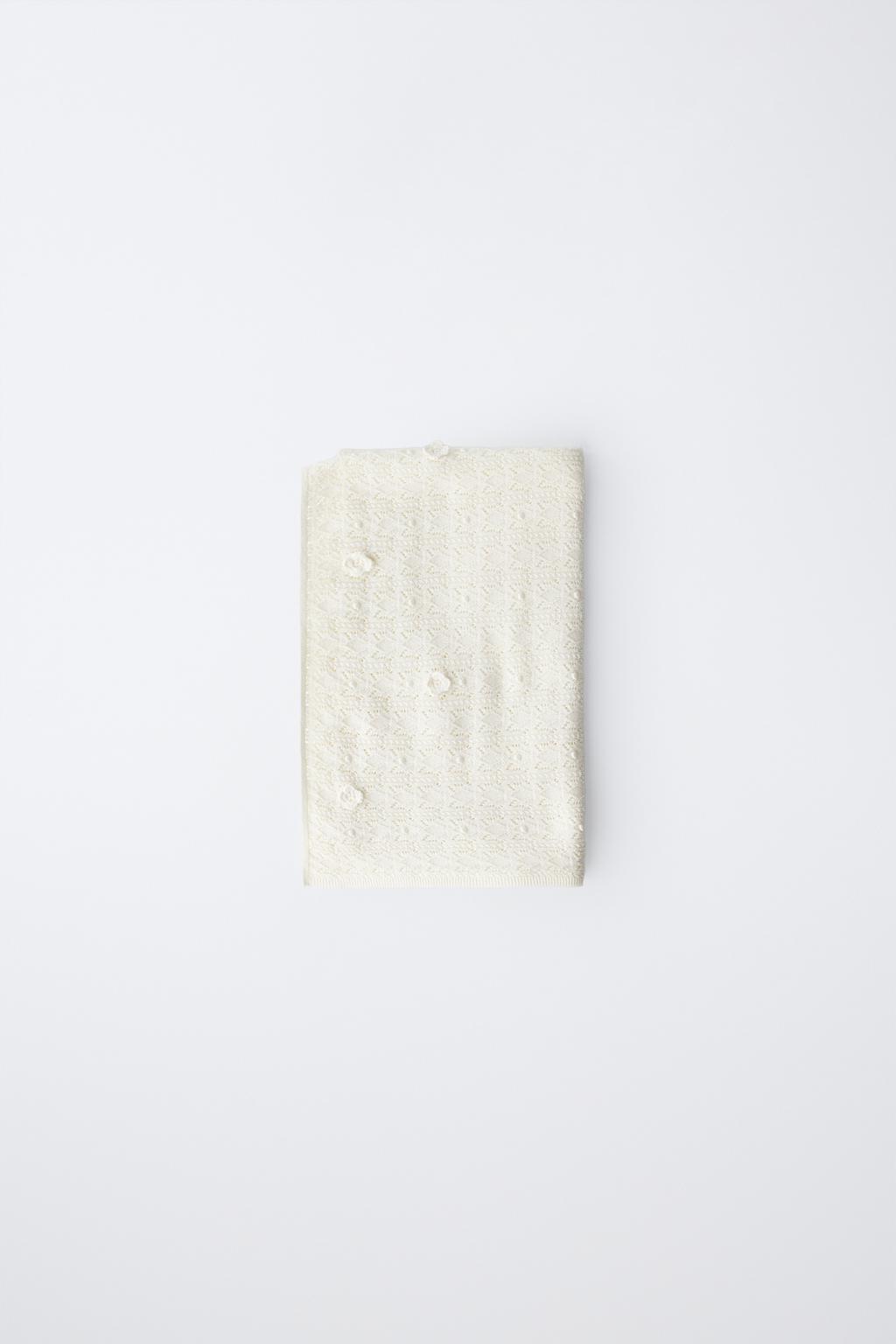 ВЯЗАНЫЙ ПЛЕД С 3D ЦВЕТАМИ