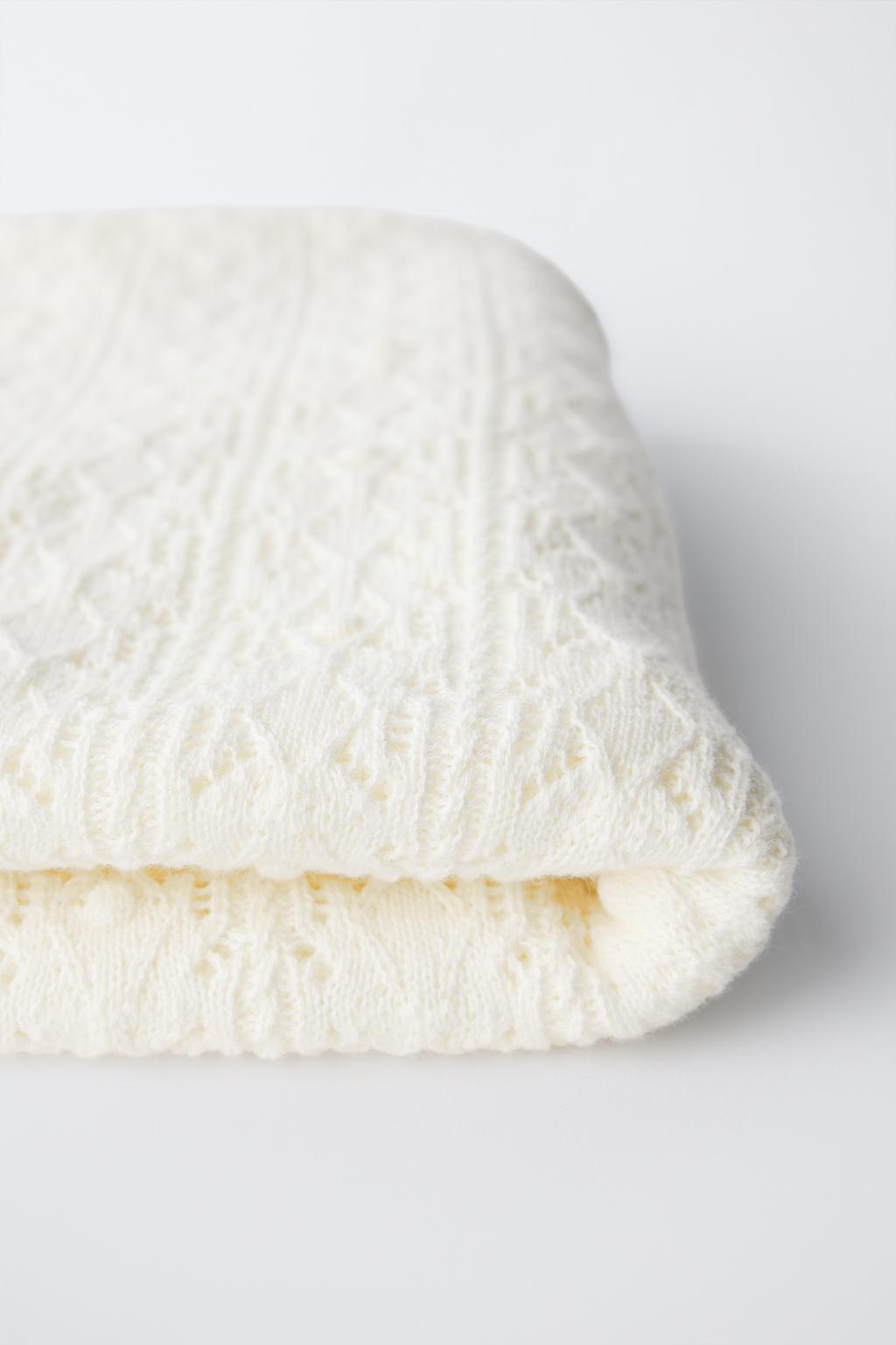 ВЯЗАНЫЙ ПЛЕД С 3D ЦВЕТАМИ