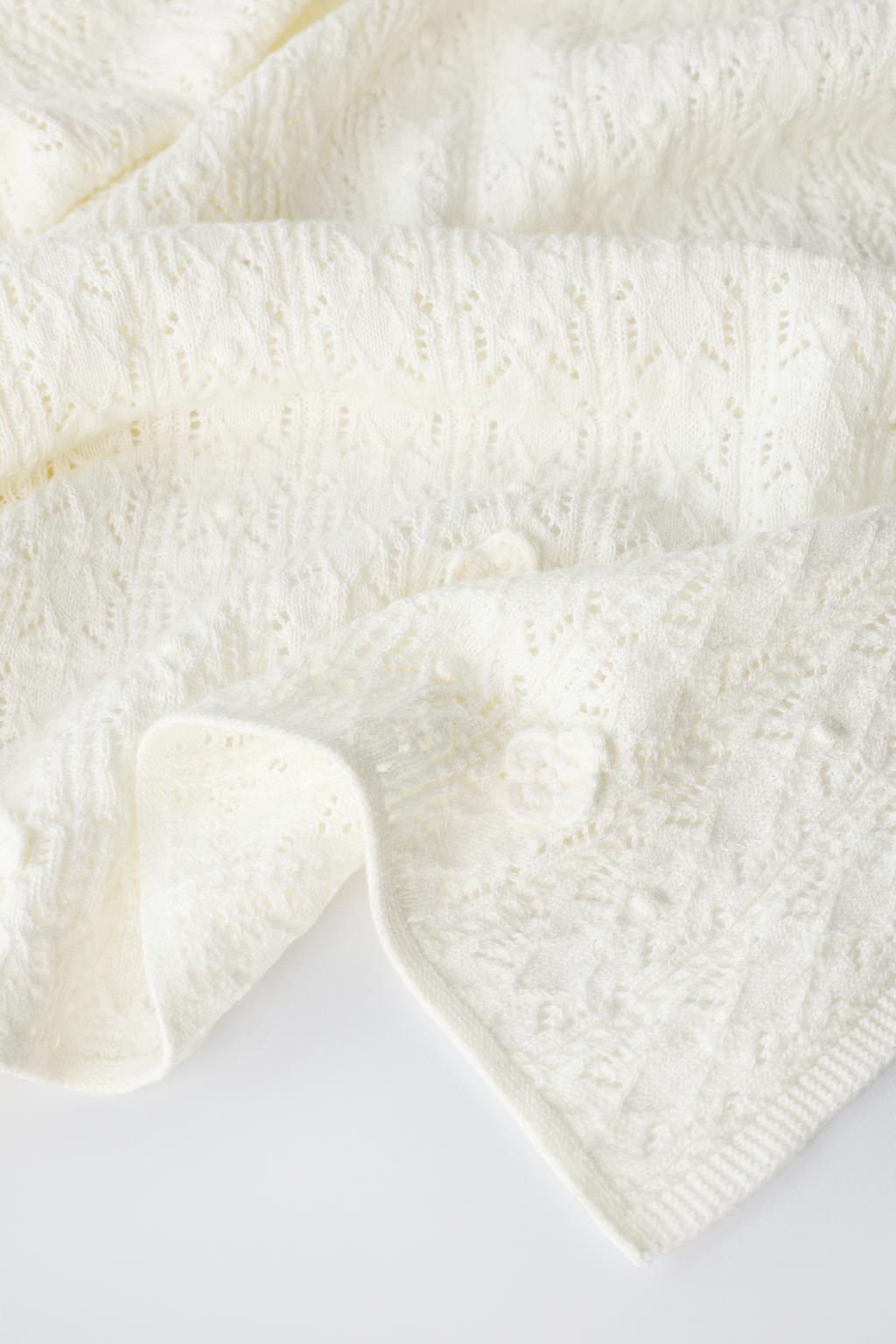 ВЯЗАНЫЙ ПЛЕД С 3D ЦВЕТАМИ