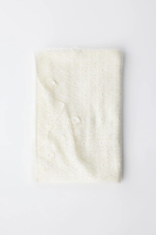 Вязаный плед с 3D цветами- Заказать в России