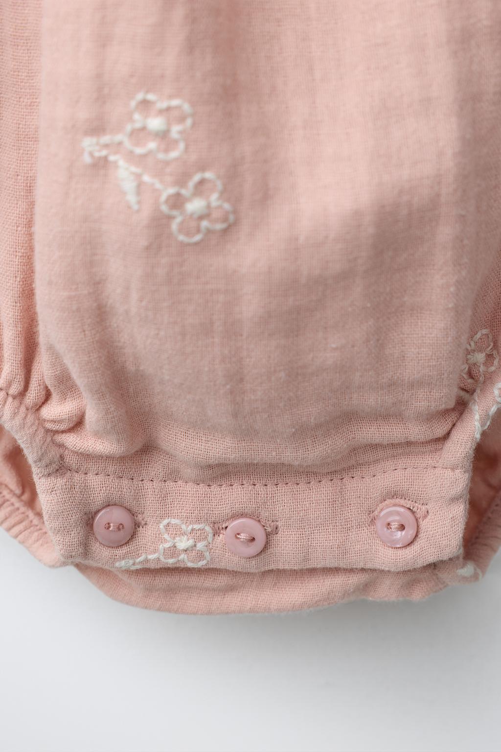 КОМБИНЕЗОН С ВЫШИВКОЙ «ЦВЕТЫ»