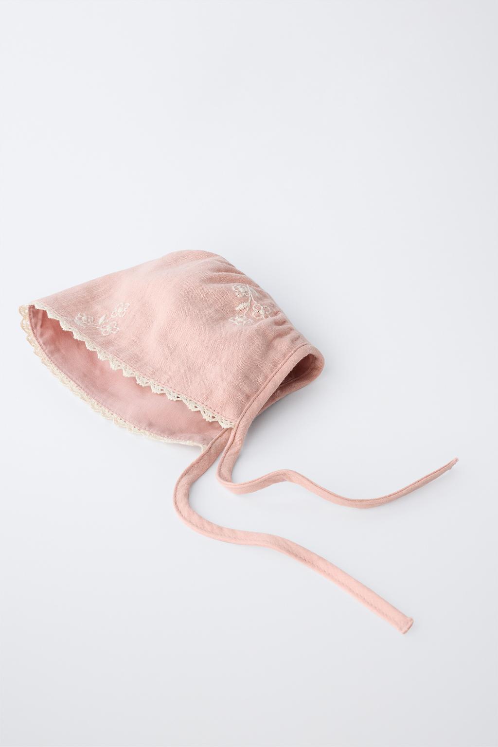 ЧЕПЧИК С ЦВЕТОЧНОЙ ВЫШИВКОЙ