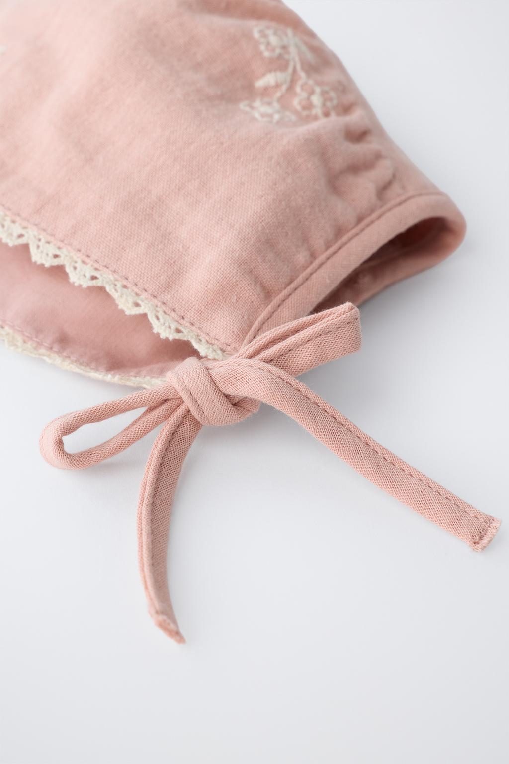 ЧЕПЧИК С ЦВЕТОЧНОЙ ВЫШИВКОЙ