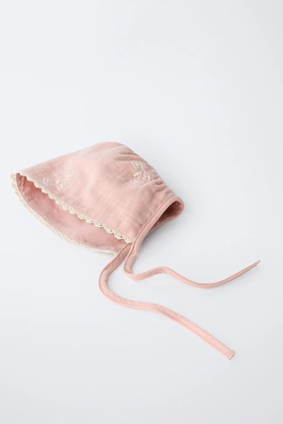 Чепчик с цветочной вышивкой- Заказать в России