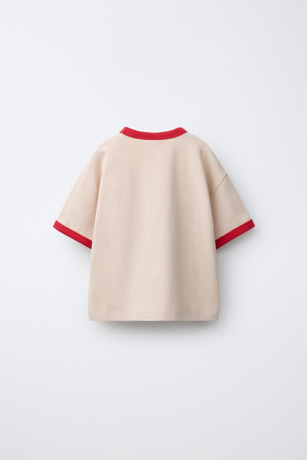 ФУТБОЛКА С КОНТРАСТНЫМИ ДЕТАЛЯМИ