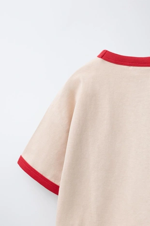 Футболка с контрастными деталями