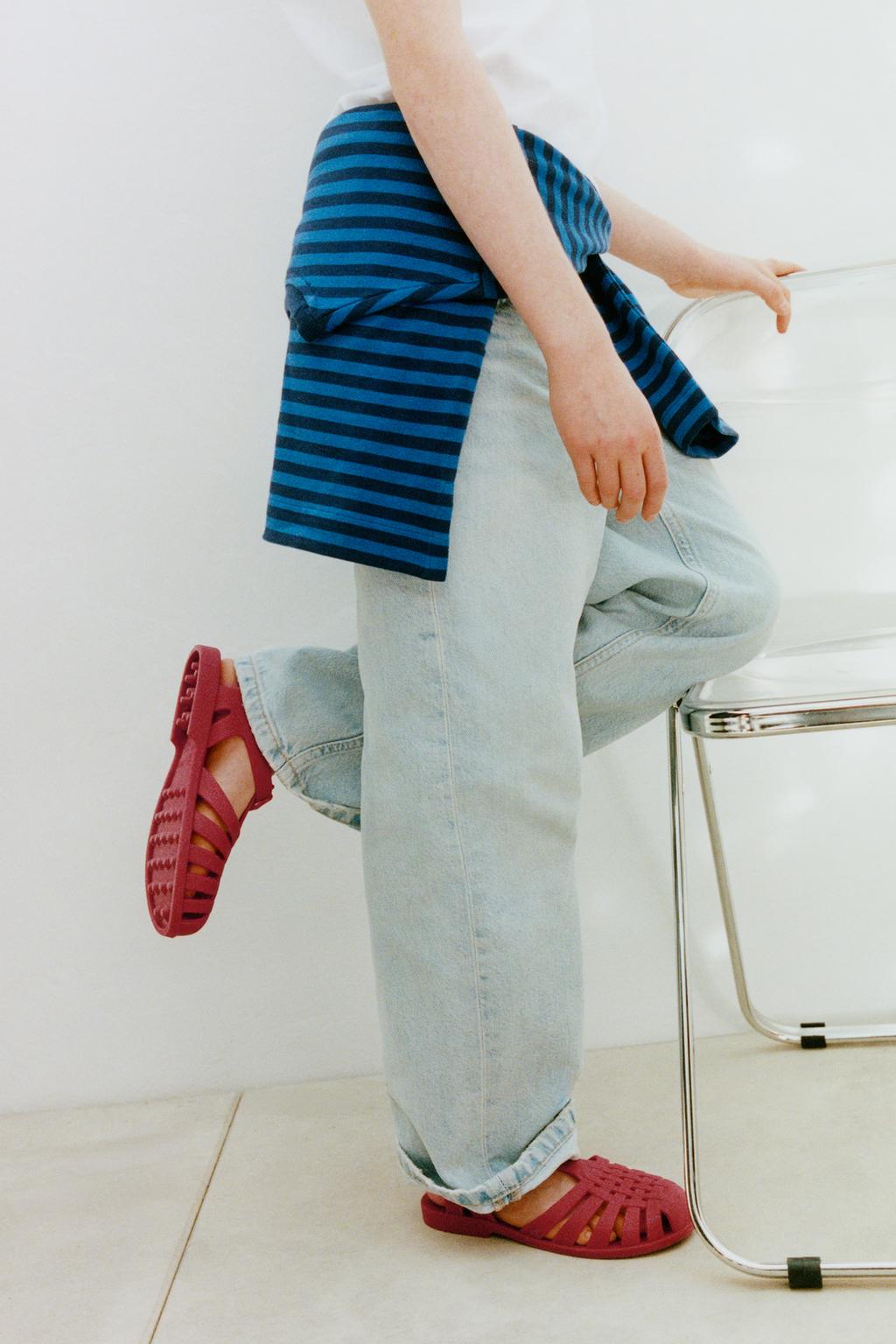 РЕЗИНОВЫЕ САНДАЛИИ