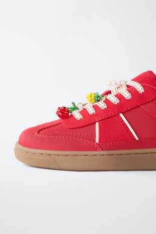 Кроссовки с фруктовыми подвесками- Заказать в России