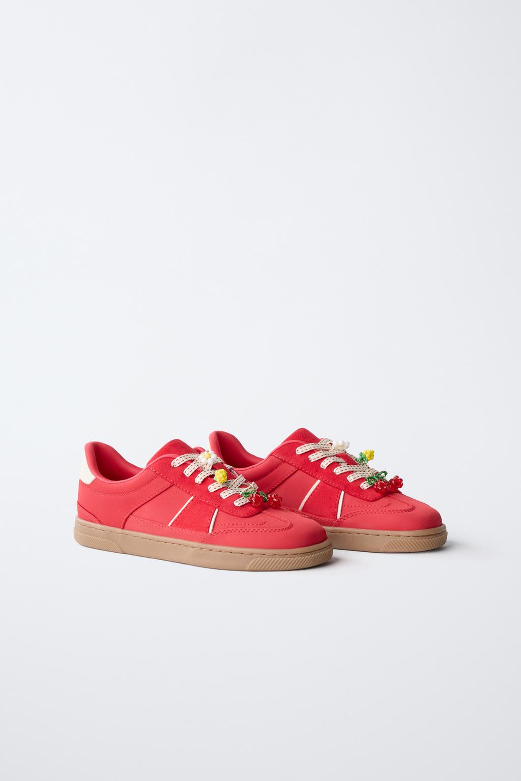 КРОССОВКИ С ФРУКТОВЫМИ ПОДВЕСКАМИ