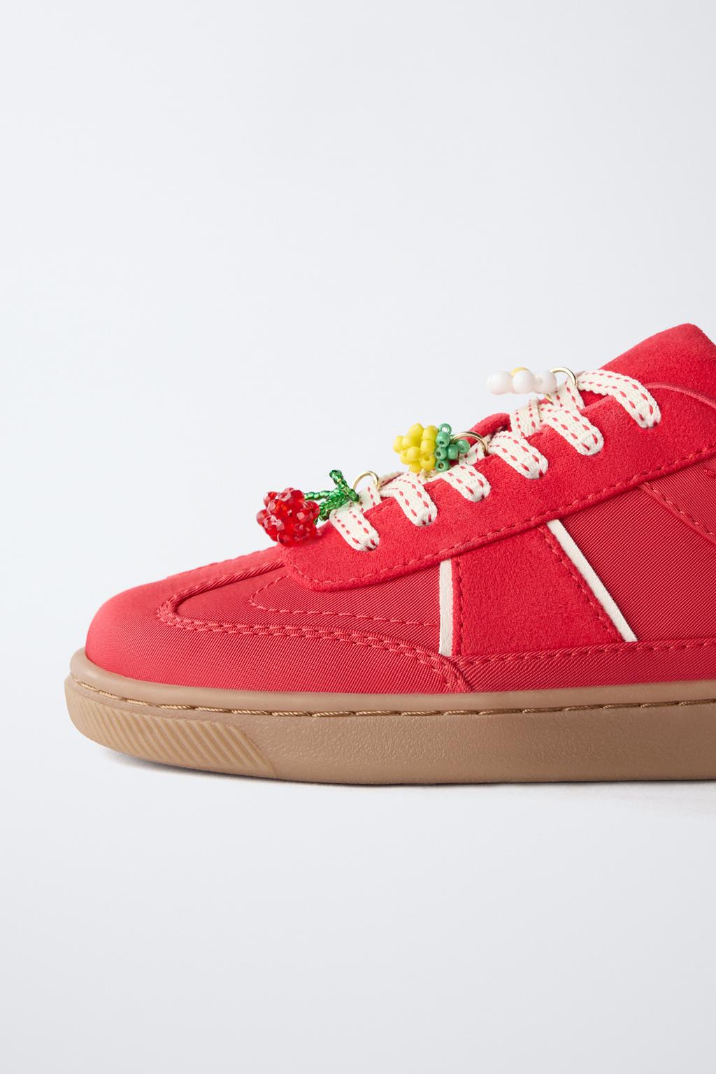 КРОССОВКИ С ФРУКТОВЫМИ ПОДВЕСКАМИ