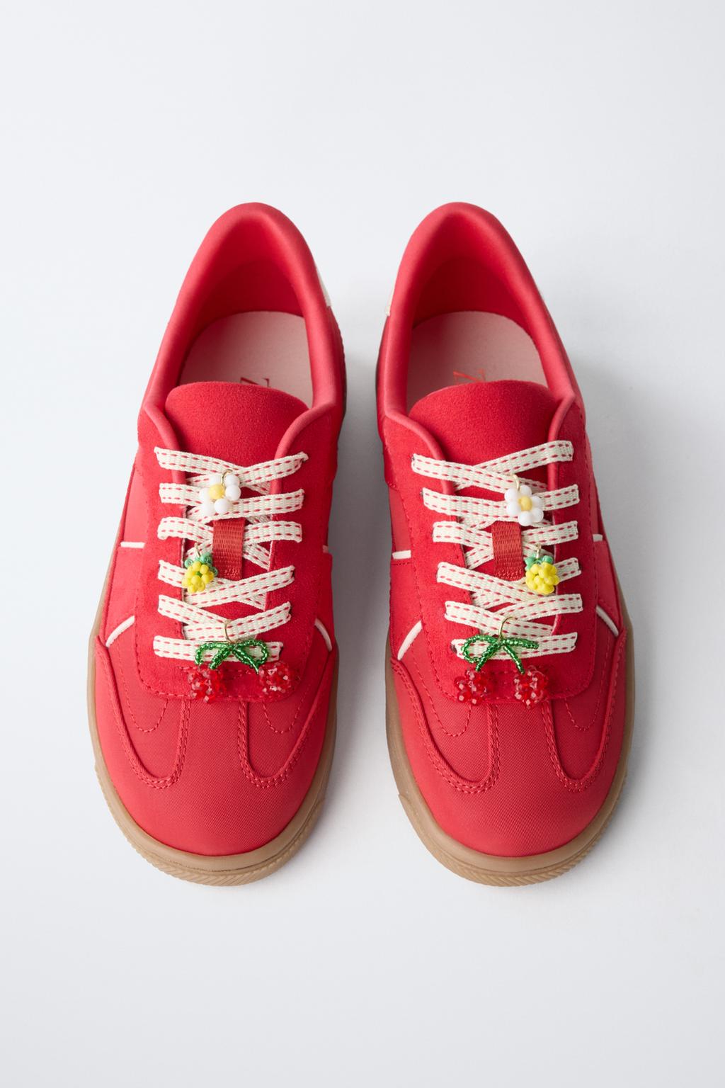 КРОССОВКИ С ФРУКТОВЫМИ ПОДВЕСКАМИ