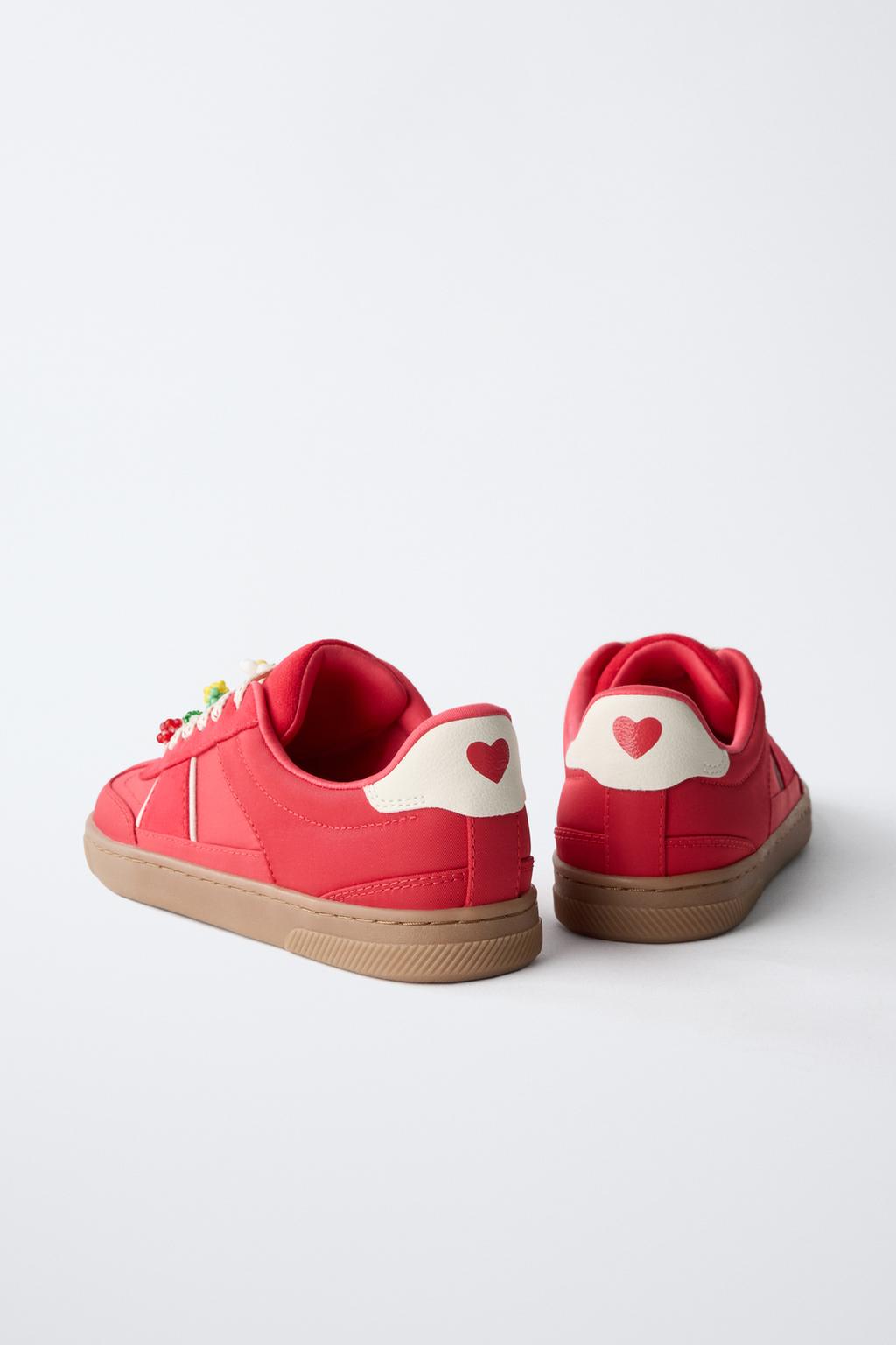 КРОССОВКИ С ФРУКТОВЫМИ ПОДВЕСКАМИ