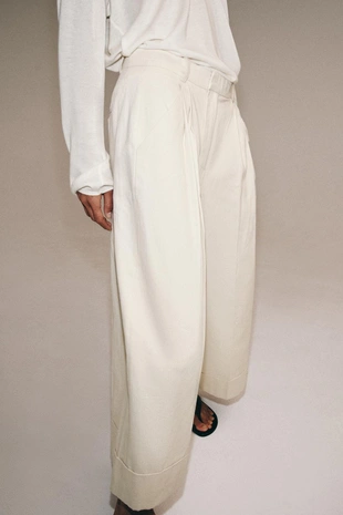 Брюки с защипами из смесового льна — коллекция Zara «Zw»- Заказать в России