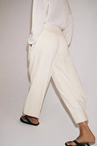 Брюки с защипами из смесового льна — коллекция Zara «Zw»- Заказать в России