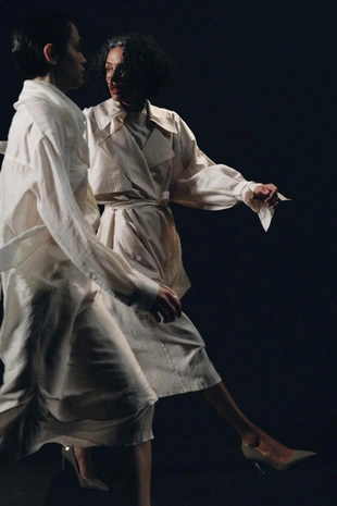 Струящийся тренч с поясом — коллекция Zara «Zw»- Заказать в России