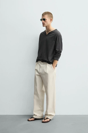 Футболка с асимметричным воротником на пуговицах- Заказать в России