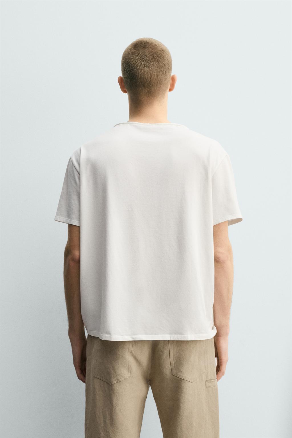 ФУТБОЛКА С ШИРОКИМ НЕПРАВИЛЬНЫМ ВОРОТНИКОМ