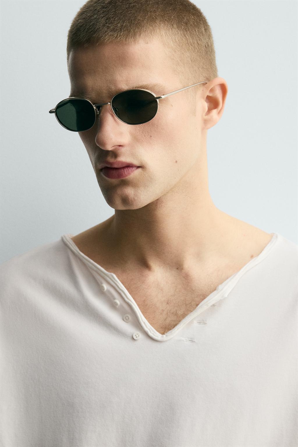 ФУТБОЛКА С ШИРОКИМ НЕПРАВИЛЬНЫМ ВОРОТНИКОМ