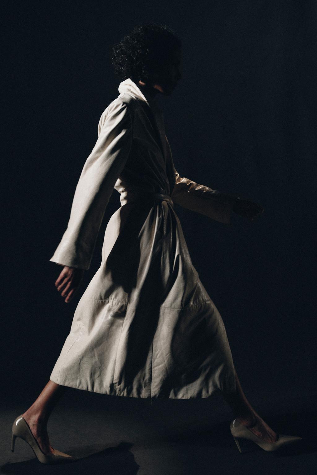 РАСКЛЕШЕННЫЕ БРЮКИ С ЗАНИЖЕННОЙ ТАЛИЕЙ коллекция Zara «ZW»