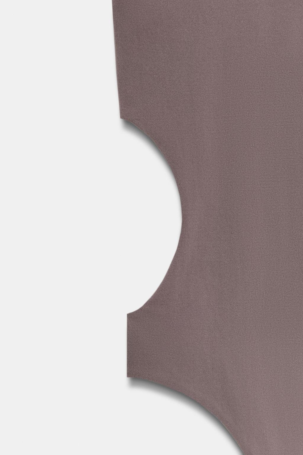 БОДИ С ВЫРЕЗАМИ