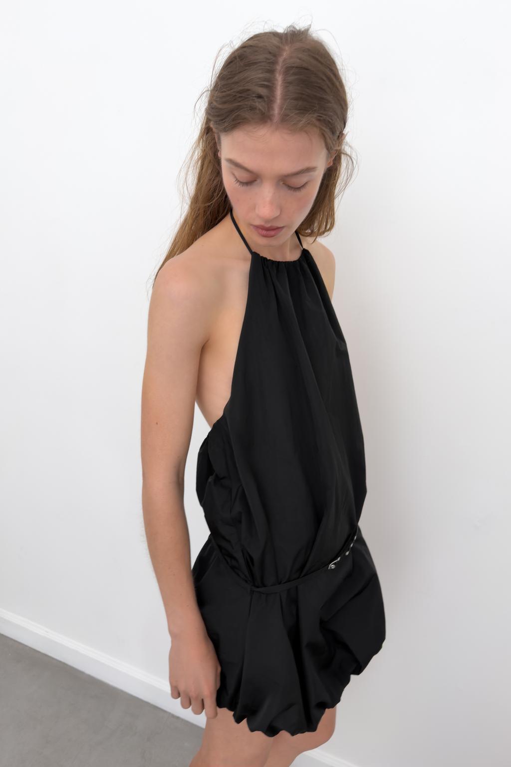 ПЛАТЬЕ-БАЛЛОН С ГОРЛОВИНОЙ ХАЛТЕР