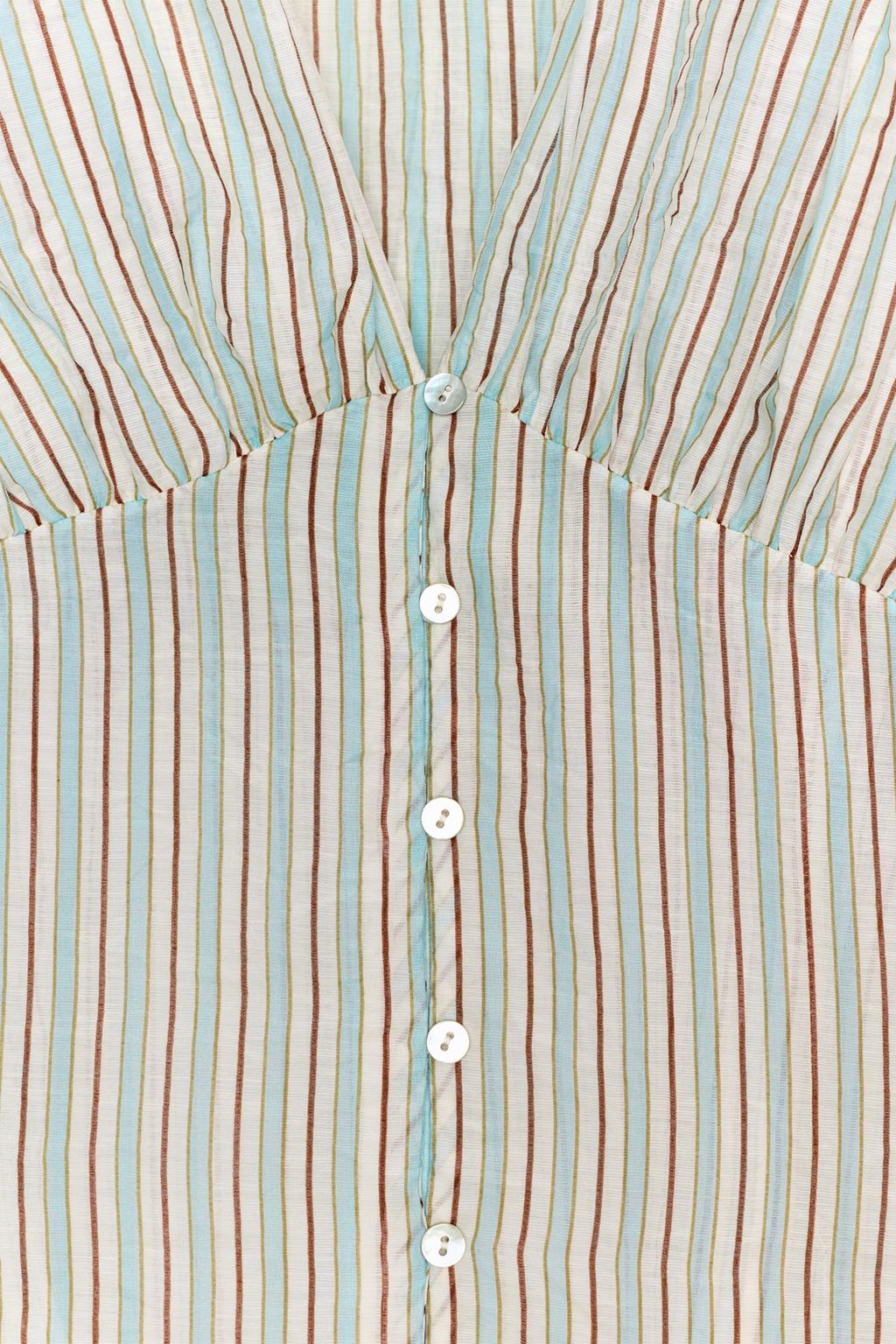 РУБАШКА В ПОЛОСКУ С ПРИТАЛЕННЫМ СИЛУЭТОМ