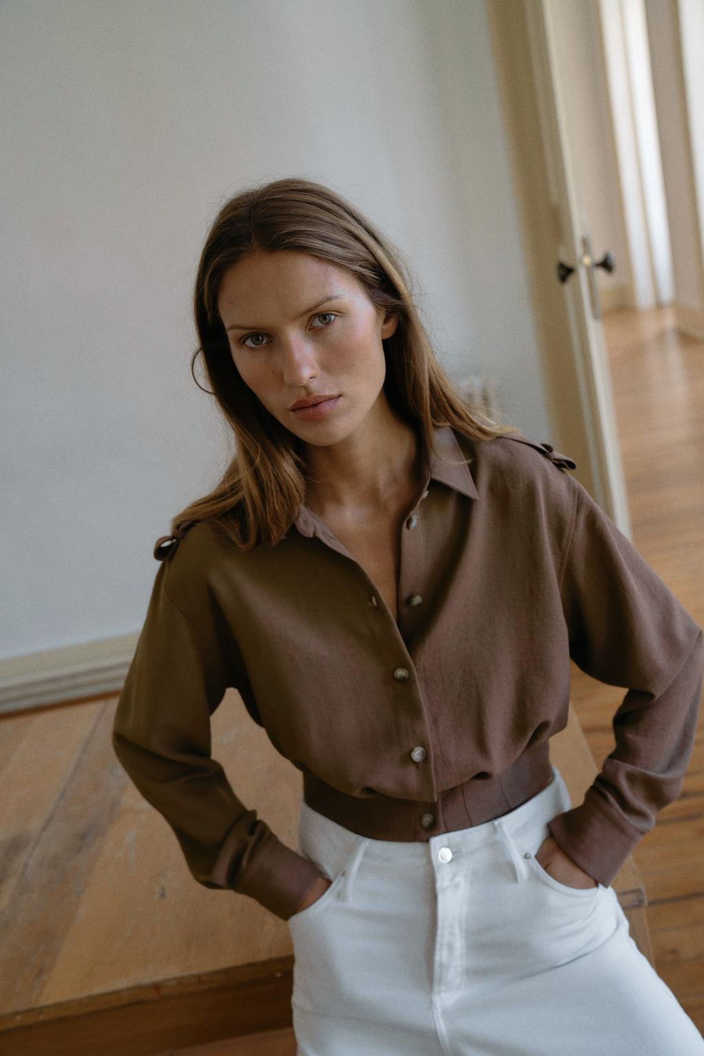 УКОРОЧЕННАЯ РУБАШКА С ХЛЯСТИКАМИ