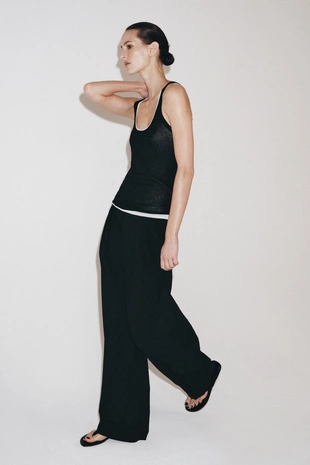 Топ из тонкого трикотажа без рукавов