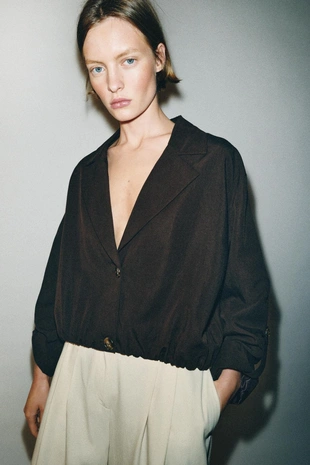 Укороченный блейзер на резинке- Заказать в России