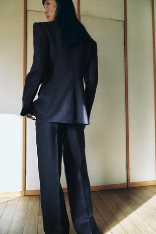 Приталенный блейзер в ёлочку с подплечниками- Заказать в России