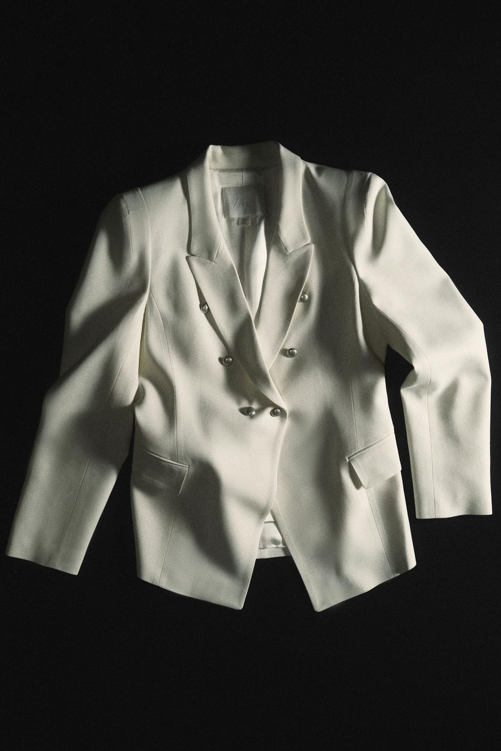 ДВУБОРТНЫЙ БЛЕЙЗЕР С ПОДПЛЕЧНИКАМИ — коллекция Zara «ZW»