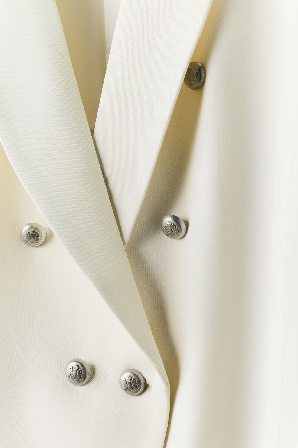 ДВУБОРТНЫЙ БЛЕЙЗЕР С ПОДПЛЕЧНИКАМИ — коллекция Zara «ZW»