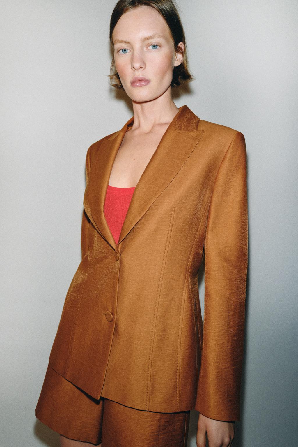 БЛЕЙЗЕР ИЗ СМЕСОВОГО ЛЬНА С ОБТЯНУТЫМИ ПУГОВИЦАМИ