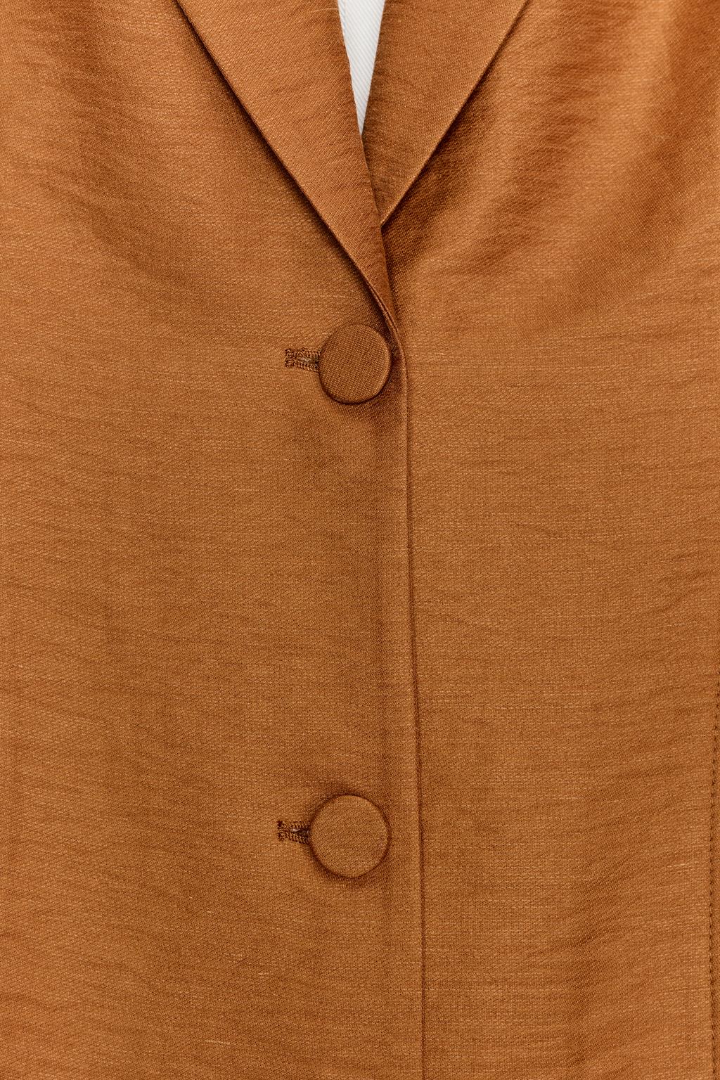 БЛЕЙЗЕР ИЗ СМЕСОВОГО ЛЬНА С ОБТЯНУТЫМИ ПУГОВИЦАМИ