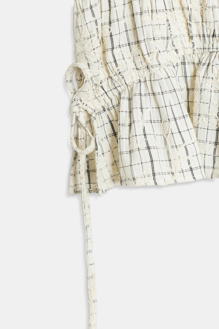 Топ в клетку с вышивкой и бантами