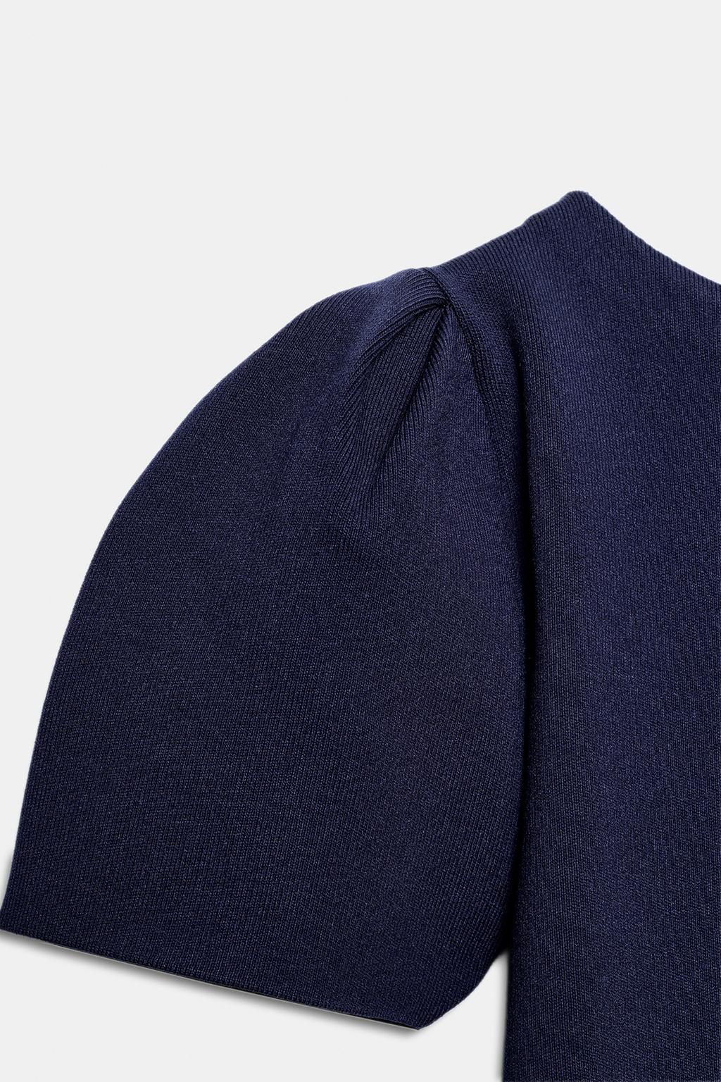 КОРОТКОЕ ТРИКОТАЖНОЕ ПЛАТЬЕ С ОБЪЕМНЫМИ РУКАВАМИ