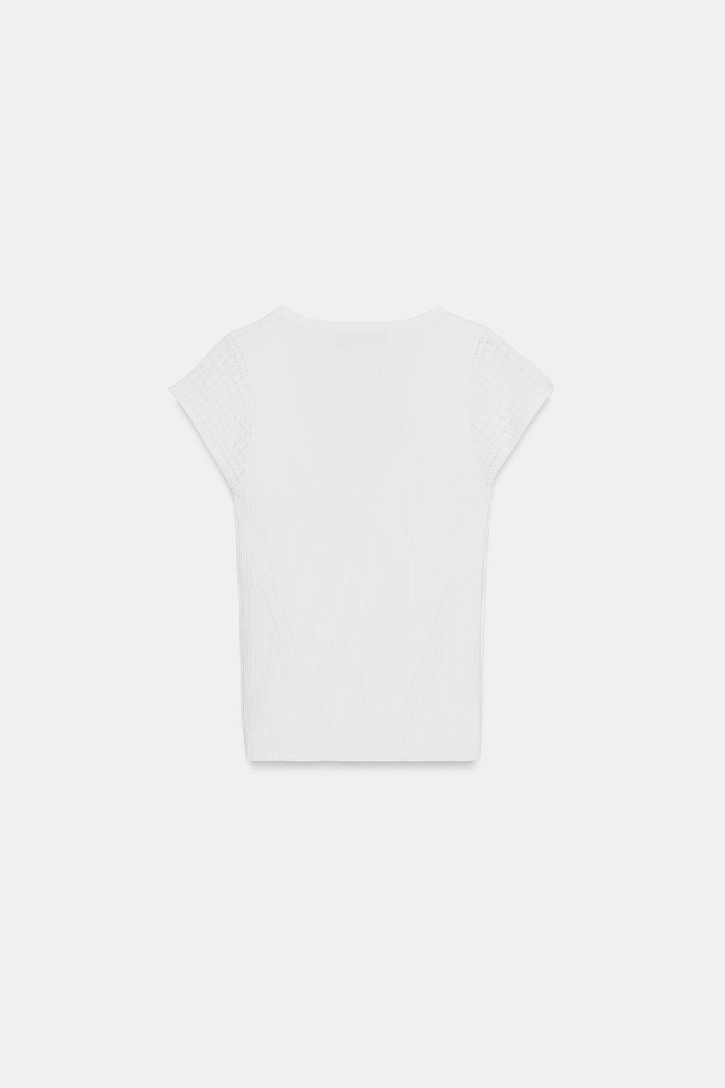 ТРИКОТАЖНЫЙ ТОП С КОМБИНИРОВАННЫМИ РУКАВАМИ