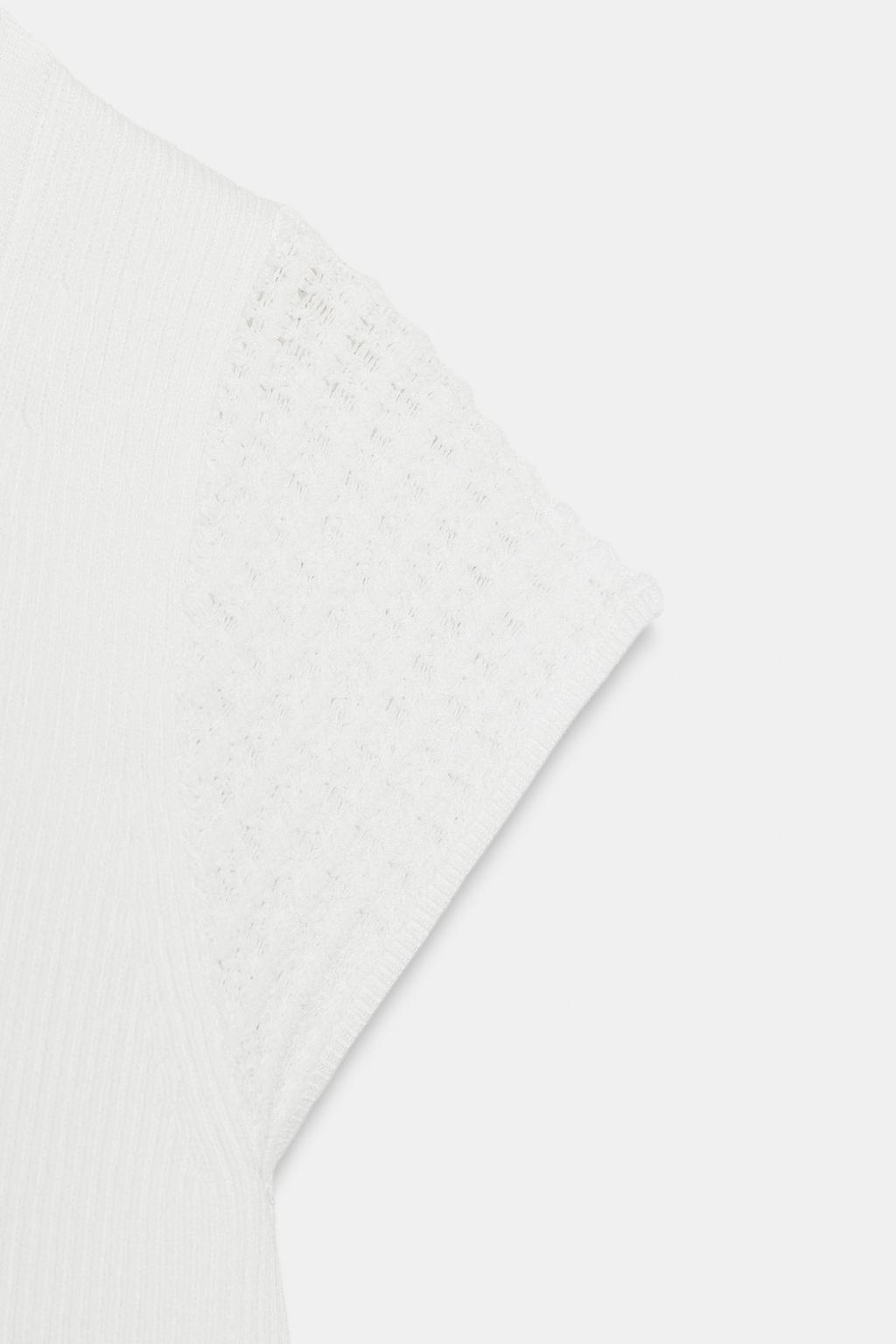 ТРИКОТАЖНЫЙ ТОП С КОМБИНИРОВАННЫМИ РУКАВАМИ