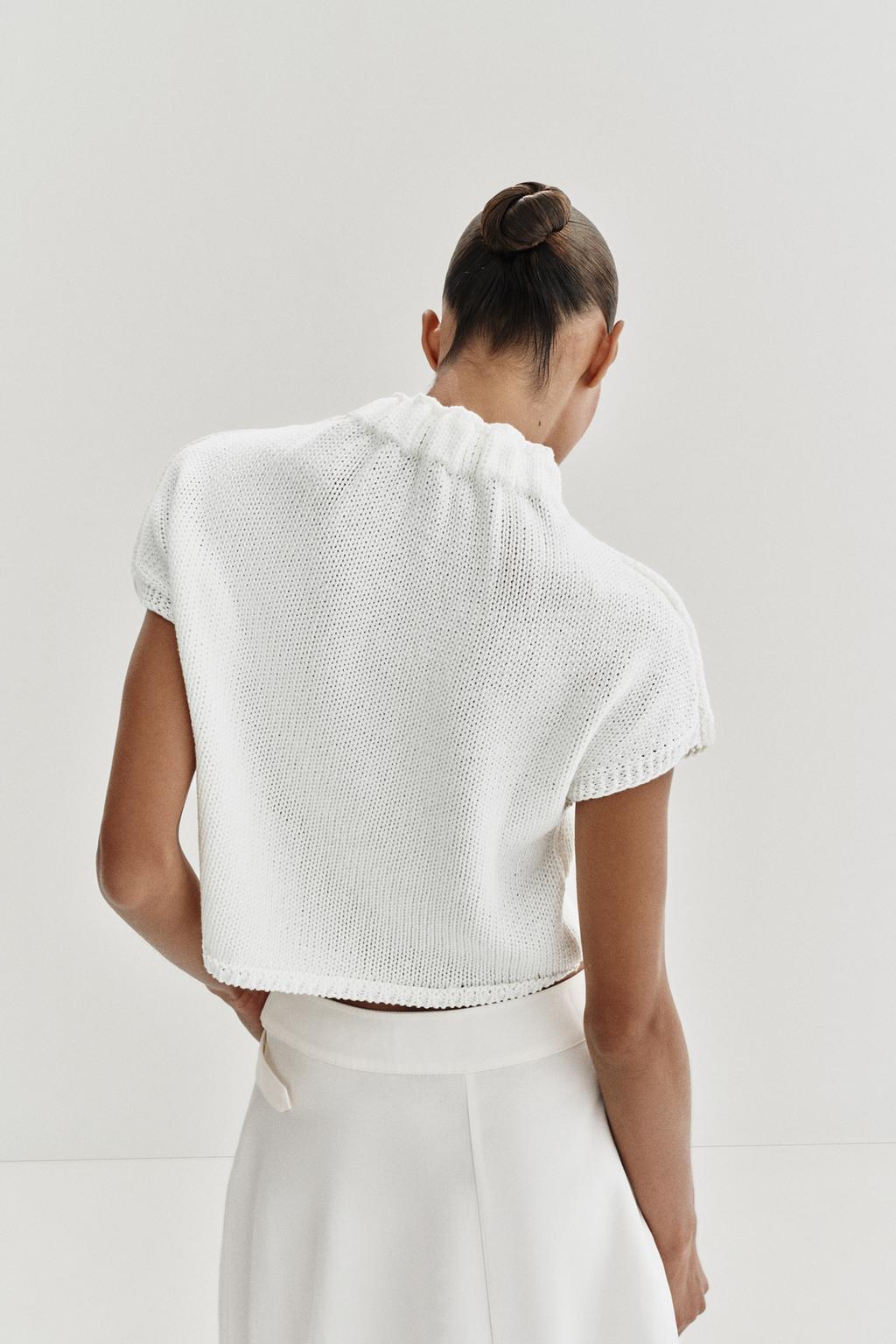 ТРИКОТАЖНЫЙ ТОП С ВОРОТНИКОМ СО СБОРКАМИ