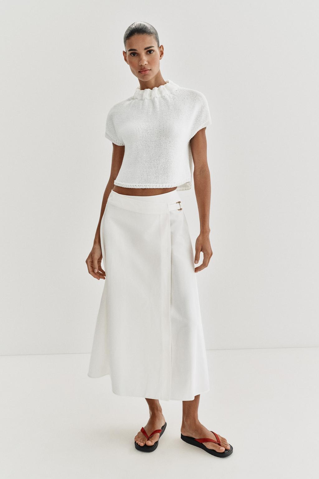 ТРИКОТАЖНЫЙ ТОП С ВОРОТНИКОМ СО СБОРКАМИ