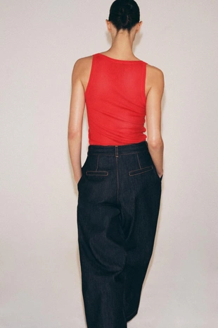 Топ из тонкого трикотажа без рукавов