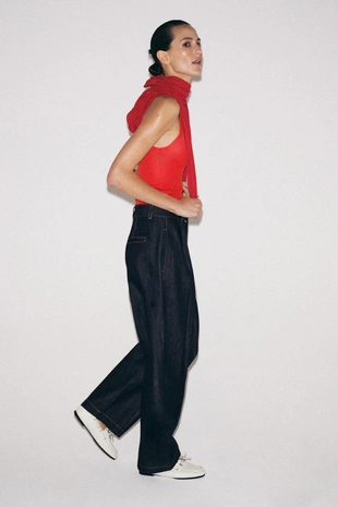 Топ из тонкого трикотажа без рукавов