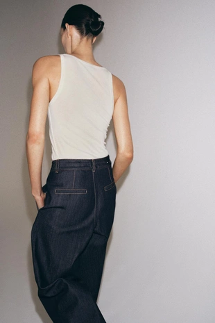 Топ из тонкого трикотажа без рукавов