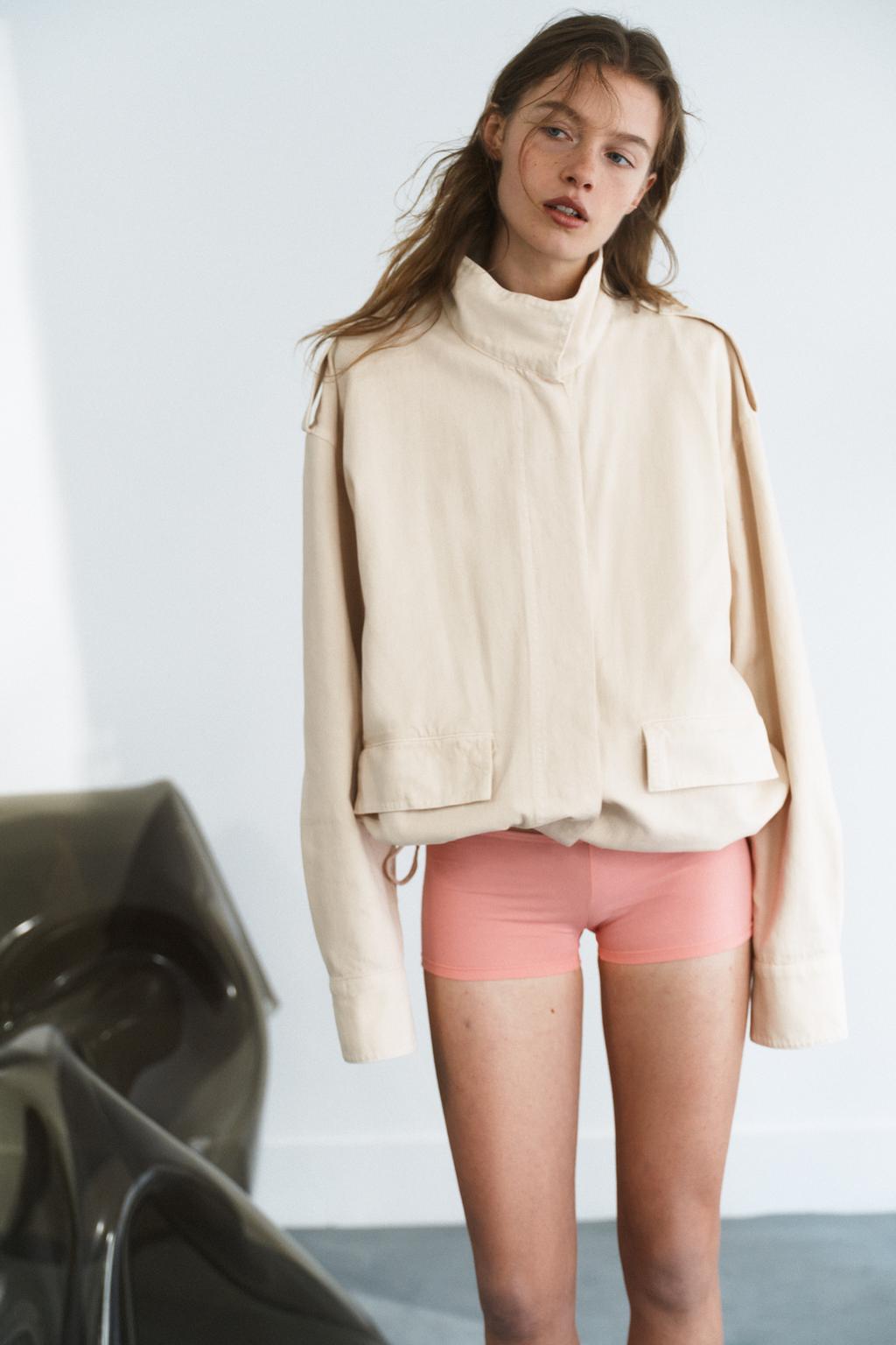 КУРТКА С ВОРОТНИКОМ-СТОЙКОЙ