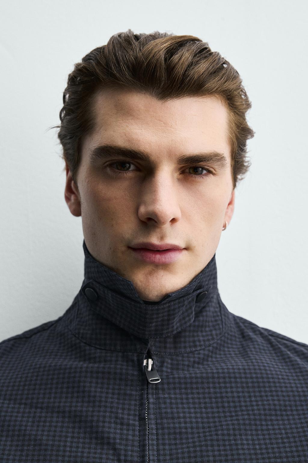 КУРТКА КЛАССИЧЕСКОГО КРОЯ В КЛЕТКУ