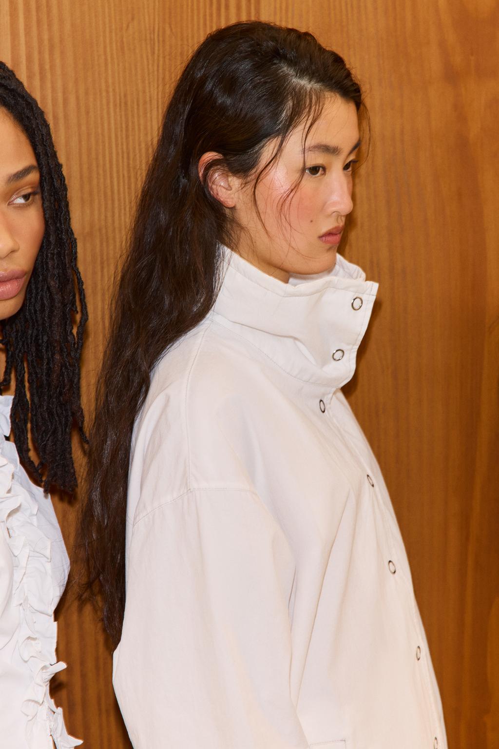 КУРТКА ОВЕРСАЙЗ С ДЕКОРАТИВНОЙ ОТДЕЛКОЙ