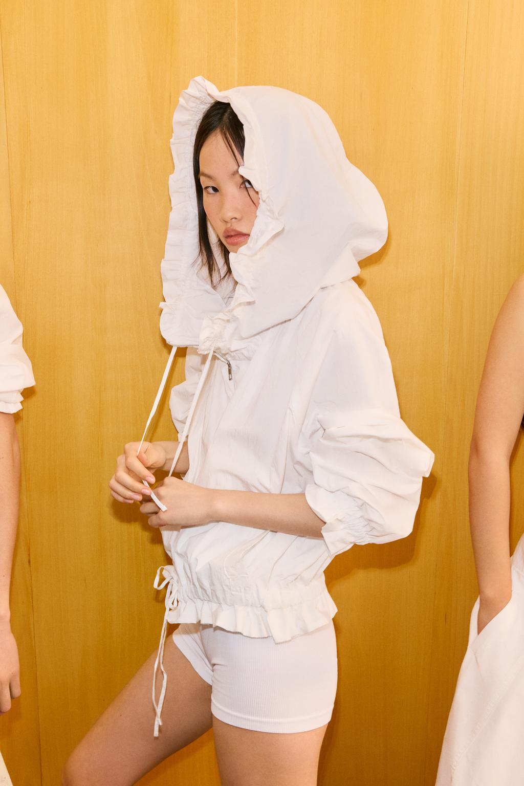 КУРТКА НА МОЛНИИ С ВОЛАНАМИ