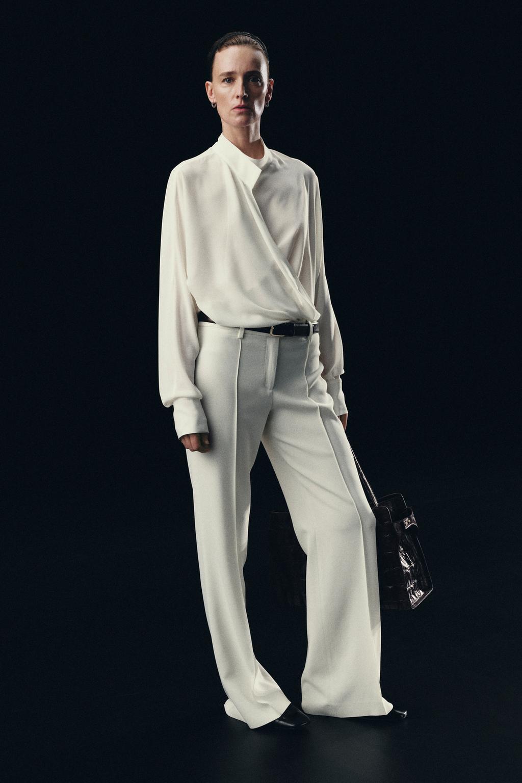 БЛУЗА НА ЗАПАХЕ ИЗ СТРУЯЩЕЙСЯ ТКАНИ — коллекция Zara «ZW»